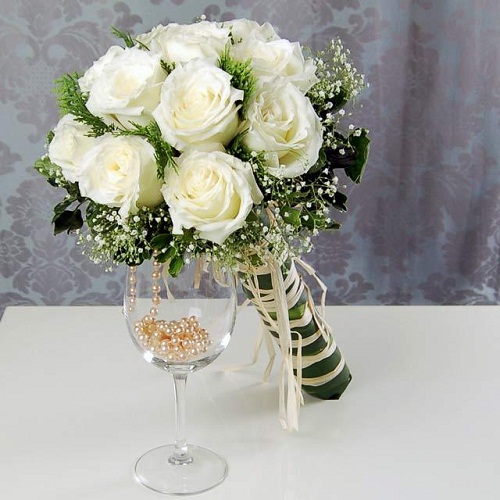Hãy đến ngắm nhìn những bông hoa hồng trắng tình yêu tuyệt đẹp này. Những bông hoa này mang trong mình ý nghĩa về sự tinh khiết và tình yêu trong trắng, cho thấy sự chân thành và sự trân trọng của tình yêu chân thật. Chắc chắn rằng bạn sẽ thích thú với sự dịu dàng và đẹp mắt của chúng.